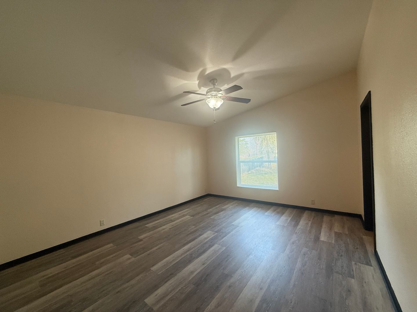 12795 Avenue 320 - Visalia - California - 3 bed, 2 bath rental property