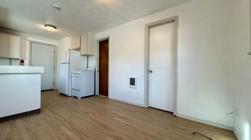 136 1/2 SW 3rd St - Redmond - Oregon - 2 bed, 1 bath rental property