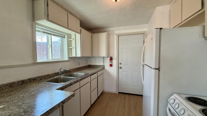 136 1/2 SW 3rd St - Redmond - Oregon - 2 bed, 1 bath rental property