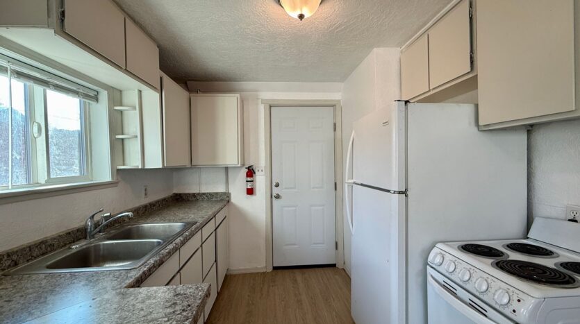 136 1/2 SW 3rd St - Redmond - Oregon - 2 bed, 1 bath rental property