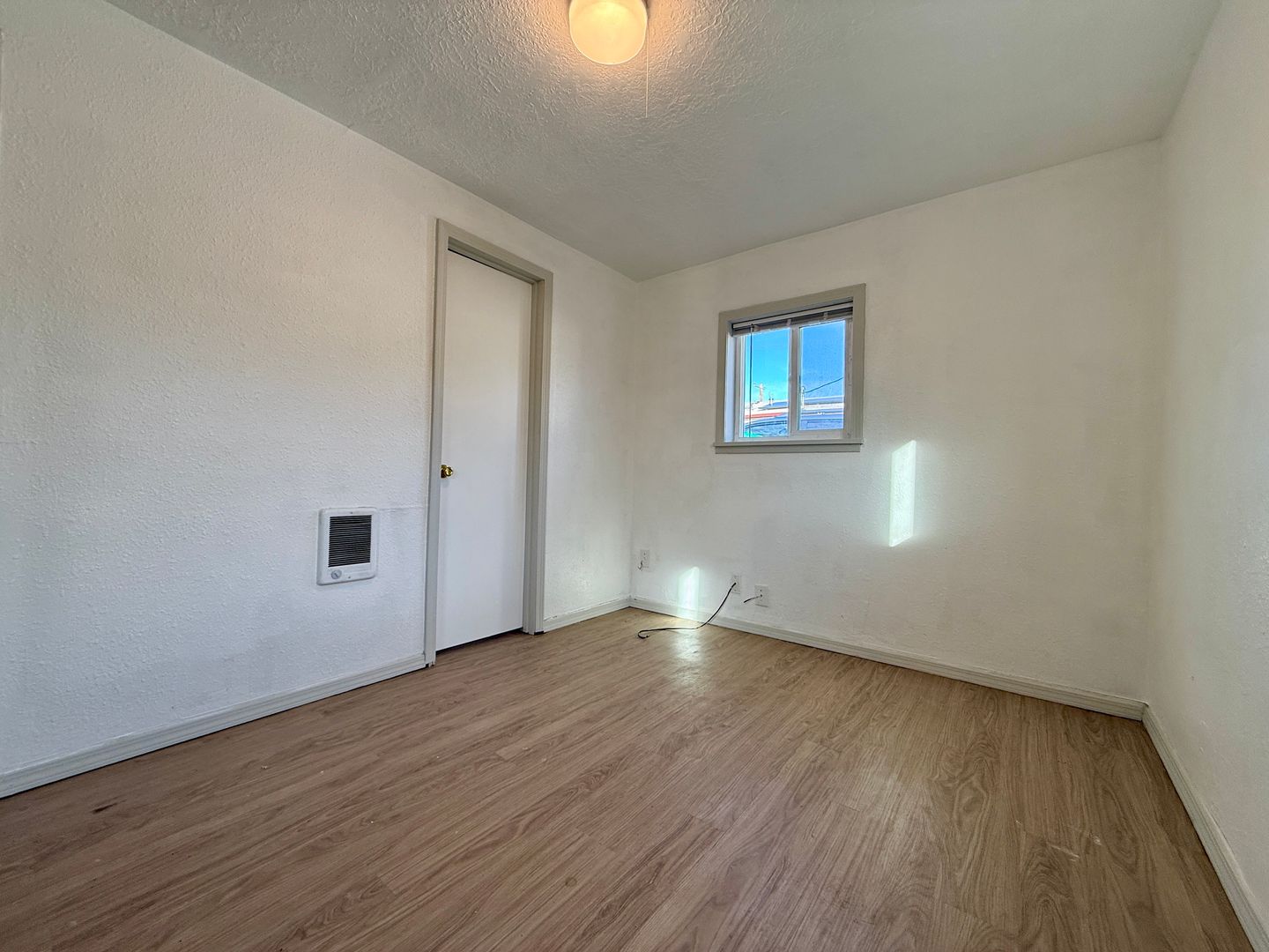 136 1/2 SW 3rd St - Redmond - Oregon - 2 bed, 1 bath rental property