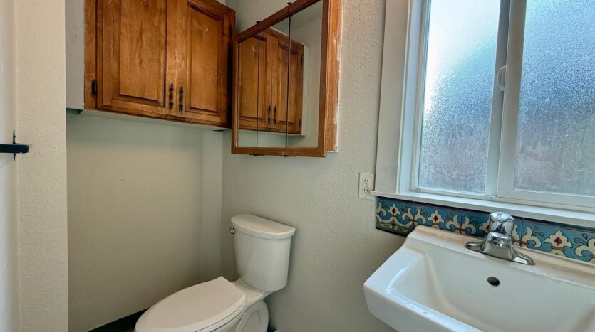 136 1/2 SW 3rd St - Redmond - Oregon - 2 bed, 1 bath rental property