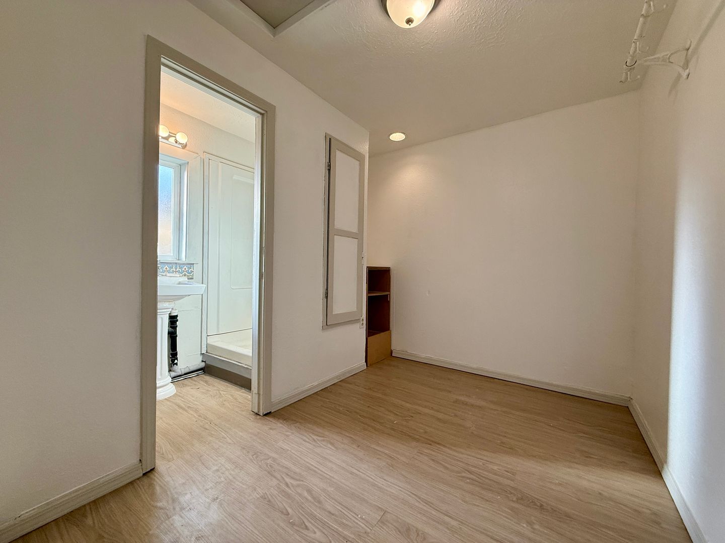 136 1/2 SW 3rd St - Redmond - Oregon - 2 bed, 1 bath rental property