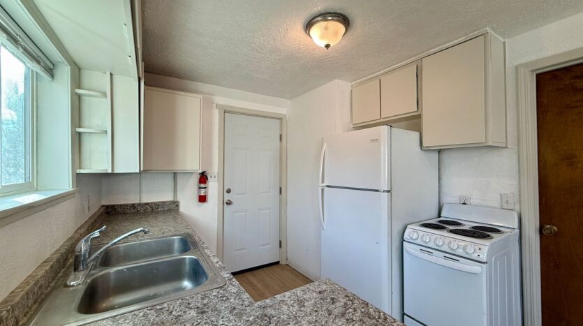 136 1/2 SW 3rd St - Redmond - Oregon - 2 bed, 1 bath rental property