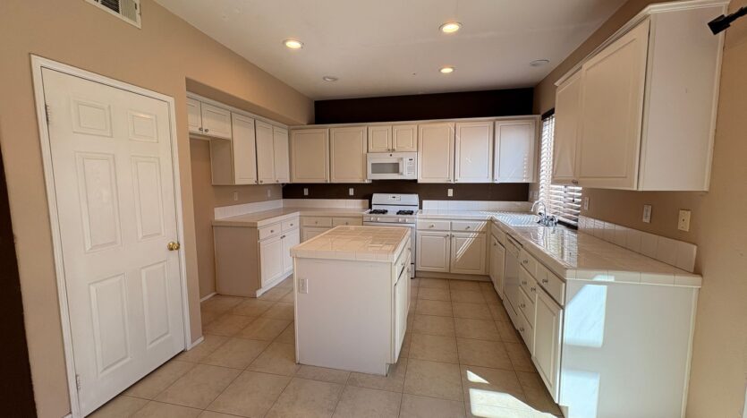 1456 Pinewood Dr - Corona - California - 4 bed, 3 bath rental property