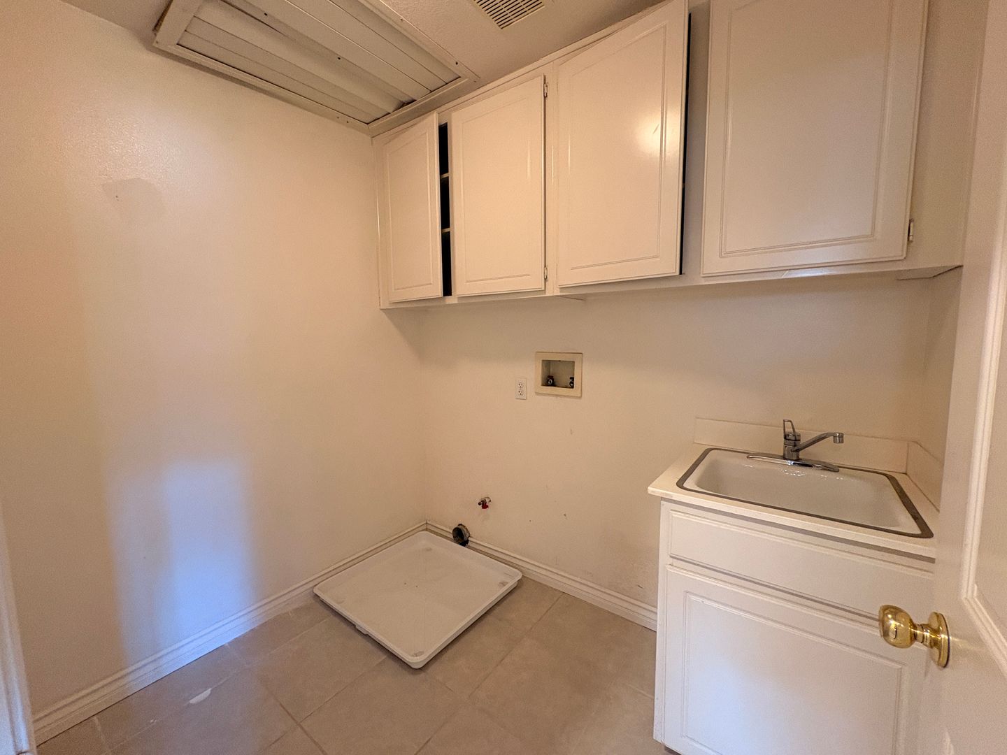 1456 Pinewood Dr - Corona - California - 4 bed, 3 bath rental property