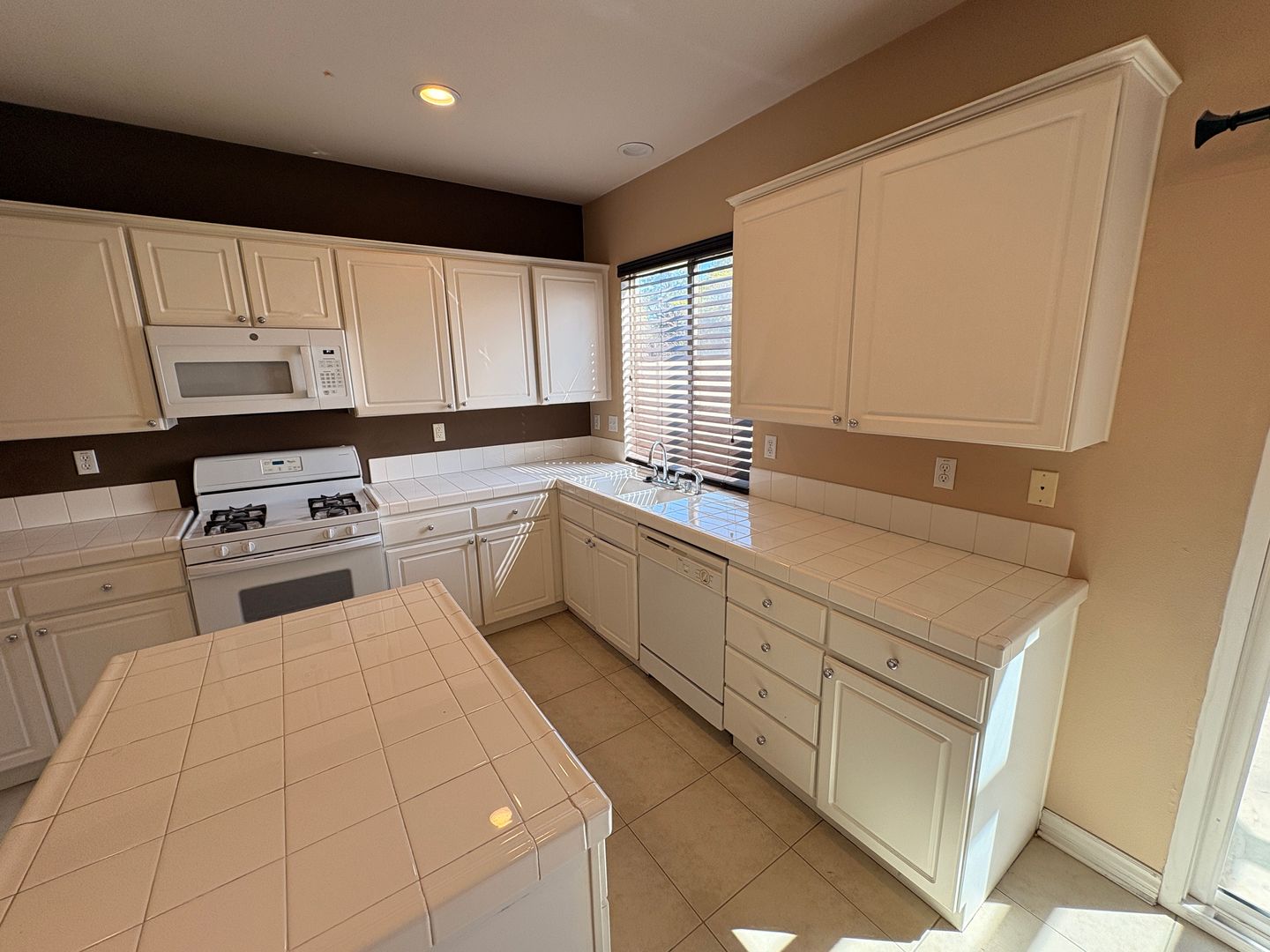 1456 Pinewood Dr - Corona - California - 4 bed, 3 bath rental property