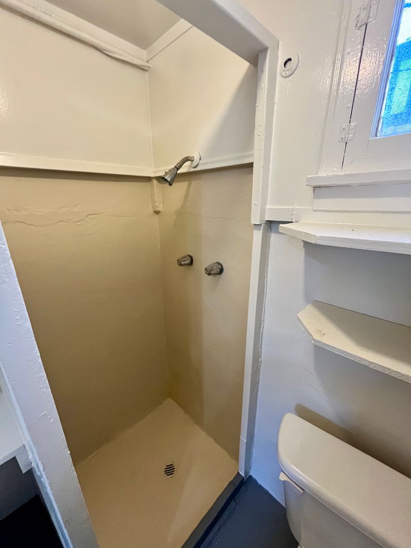 1660 N Coast Hwy 101 - Encinitas - California - 1 bath rental property