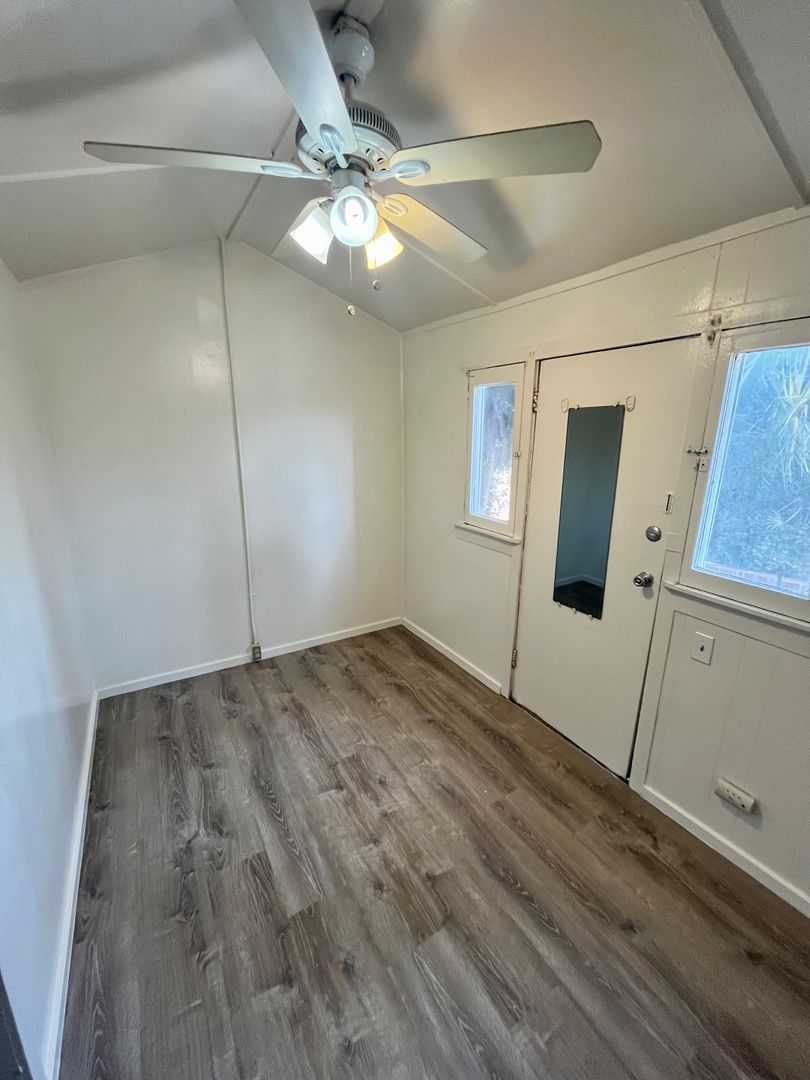 1660 N Coast Hwy 101 - Encinitas - California - 1 bath rental property