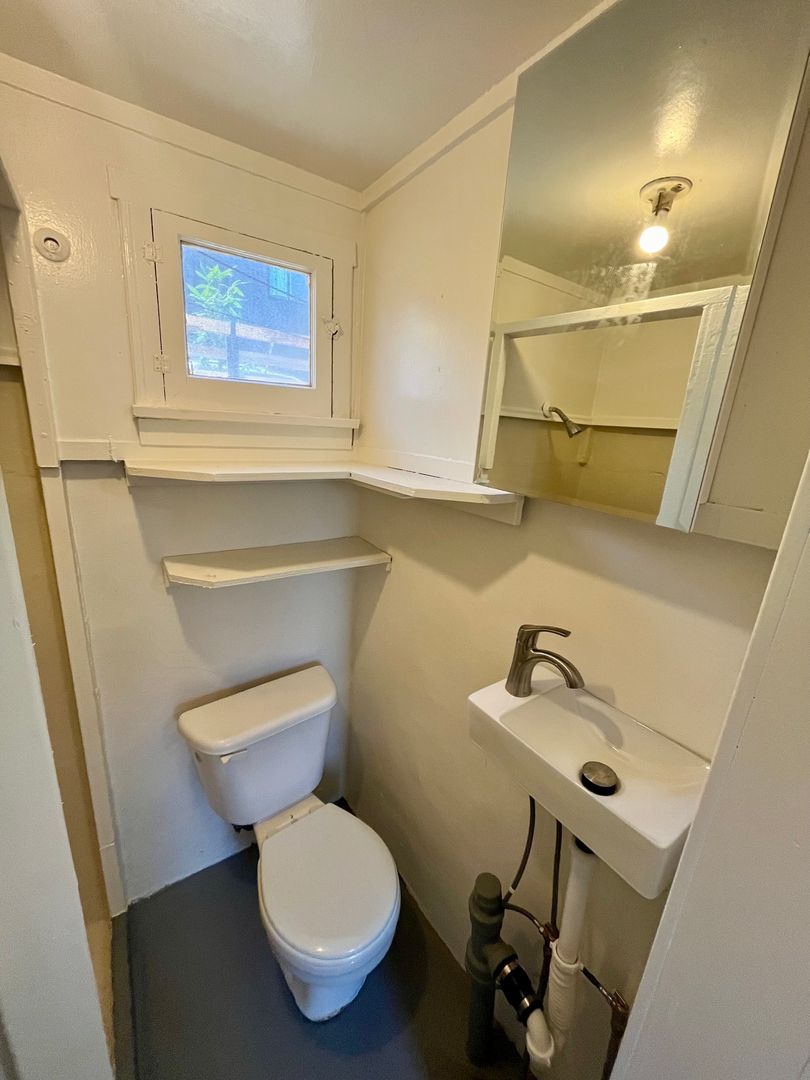 1660 N Coast Hwy 101 - Encinitas - California - 1 bath rental property