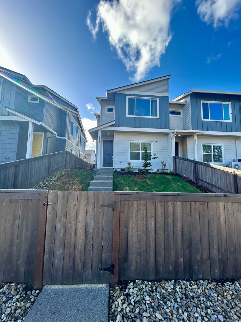 18200 NE 47th Ave - Vancouver - Washington - 3 bed, 2.5 bath rental property