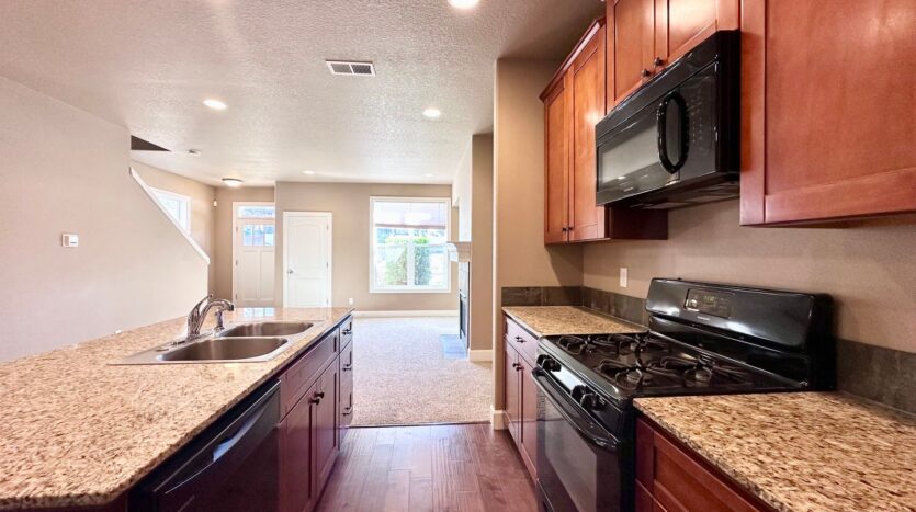 19021 Village Blvd - Sandy - Oregon - 3 bed, 2.5 bath rental property