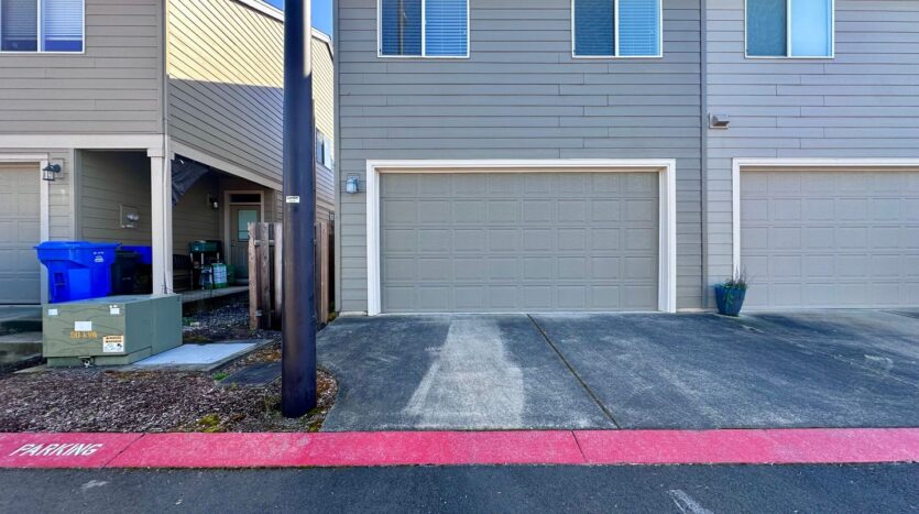 19021 Village Blvd - Sandy - Oregon - 3 bed, 2.5 bath rental property