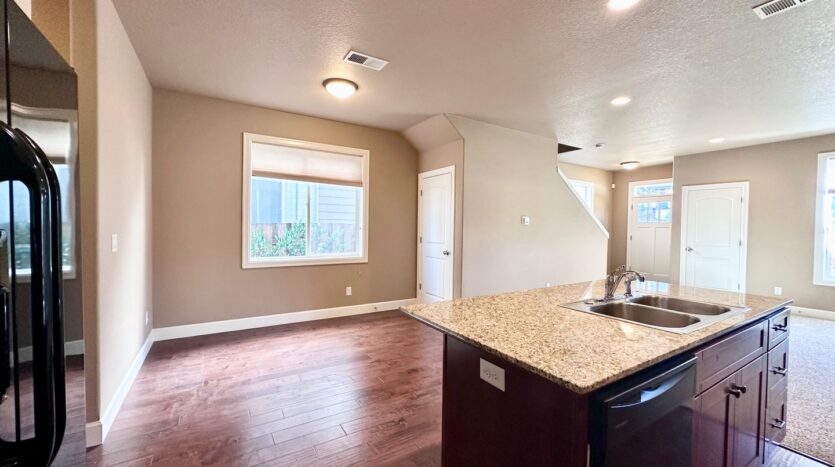 19021 Village Blvd - Sandy - Oregon - 3 bed, 2.5 bath rental property