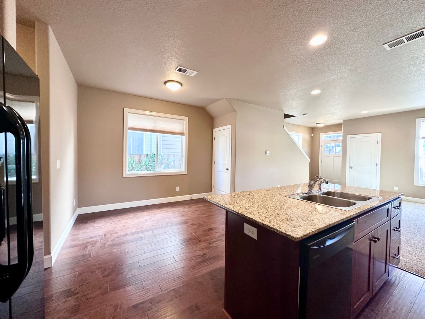 19021 Village Blvd - Sandy - Oregon - 3 bed, 2.5 bath rental property