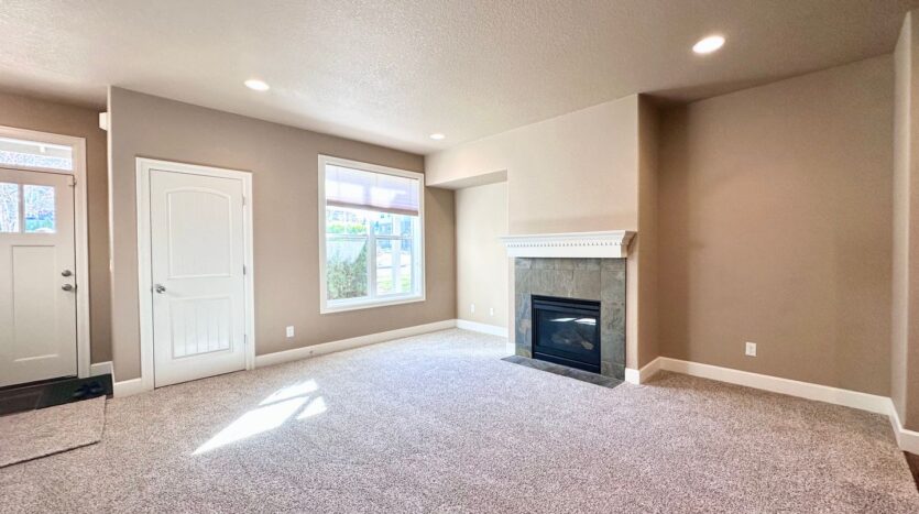 19021 Village Blvd - Sandy - Oregon - 3 bed, 2.5 bath rental property