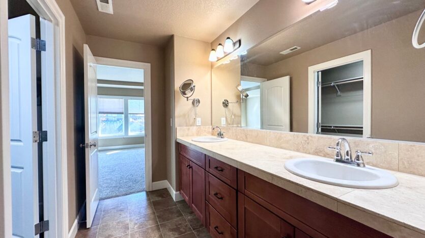 19021 Village Blvd - Sandy - Oregon - 3 bed, 2.5 bath rental property