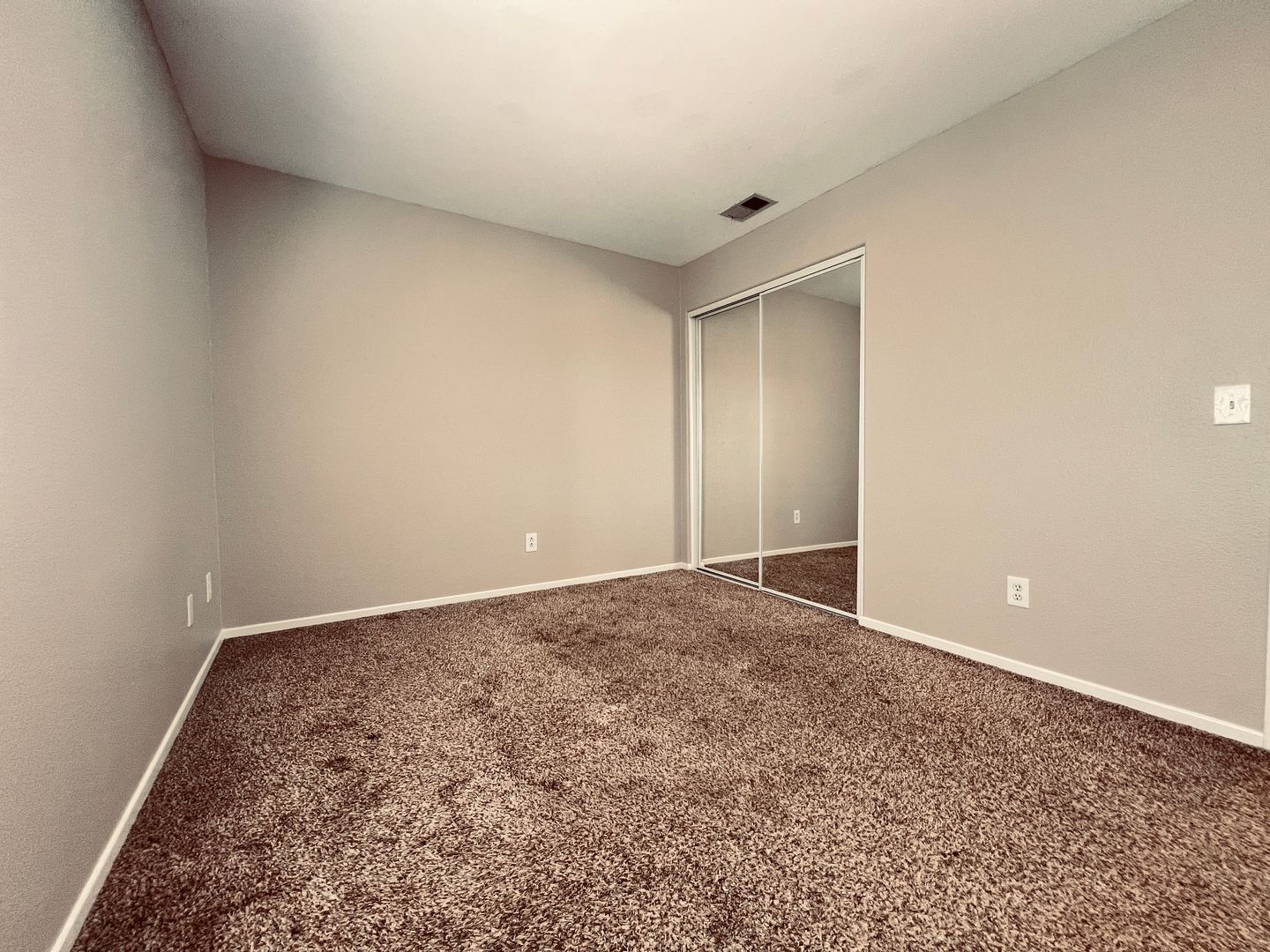 2046 Azure Cove #6 - Chula Vista - California - 3 bed, 2.5 bath rental property