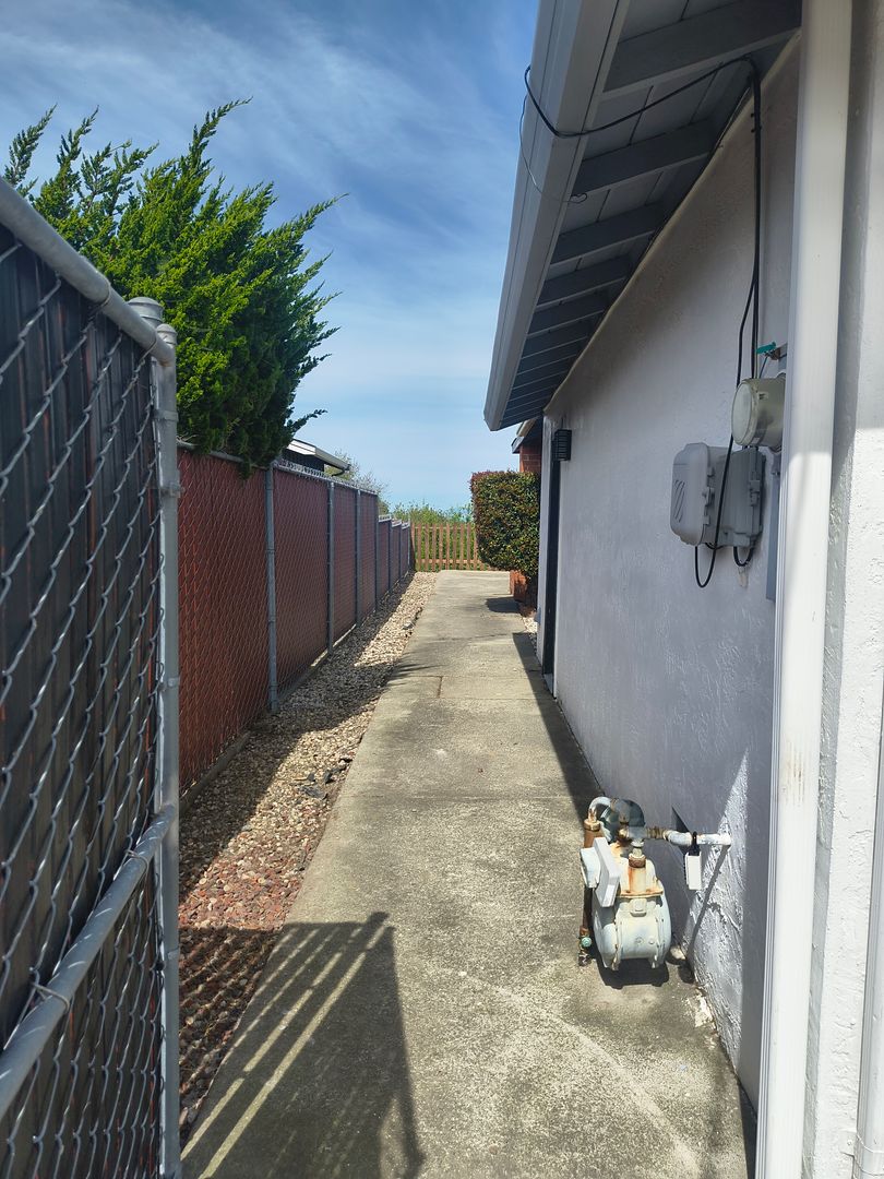 2275 Cypress Ave - San Pablo - California - 3 bed, 2 bath rental property