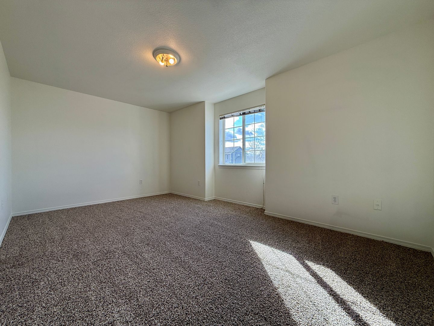 2561 NW Cedar Ave - 3 - Redmond - Oregon - 3 bed, 2.5 bath rental property