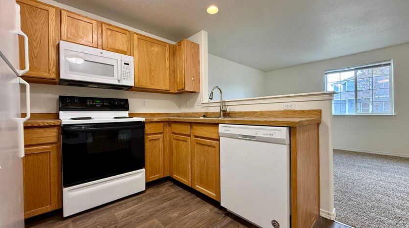 2561 NW Cedar Ave - 3 - Redmond - Oregon - 3 bed, 2.5 bath rental property