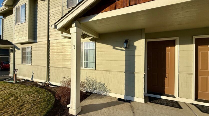 2561 NW Cedar Ave - 3 - Redmond - Oregon - 3 bed, 2.5 bath rental property