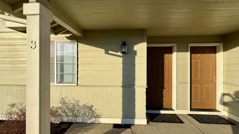 2561 NW Cedar Ave - 3 - Redmond - Oregon - 3 bed, 2.5 bath rental property