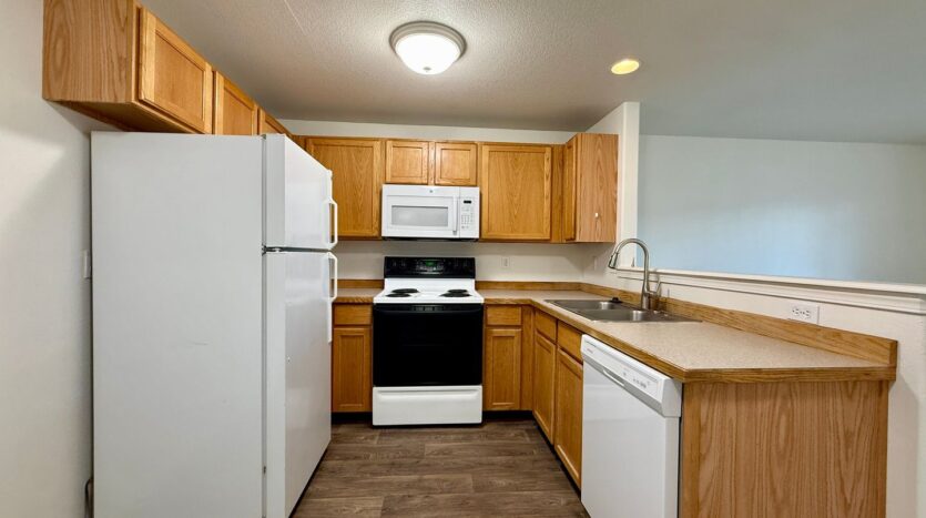 2561 NW Cedar Ave - 3 - Redmond - Oregon - 3 bed, 2.5 bath rental property
