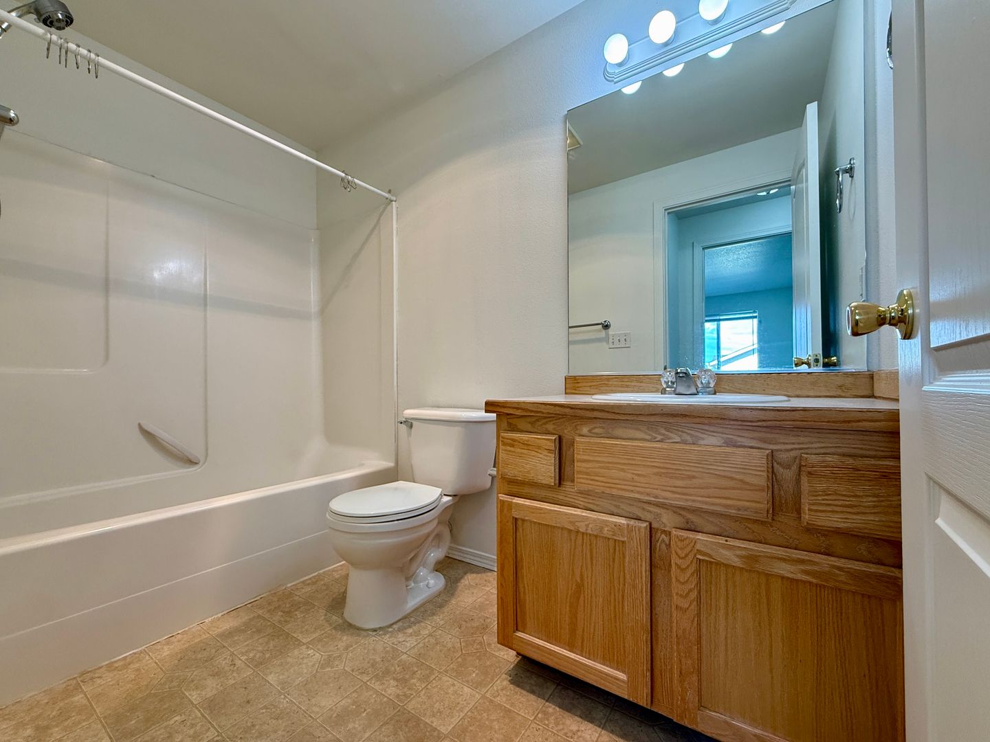 2561 NW Cedar Ave - 3 - Redmond - Oregon - 3 bed, 2.5 bath rental property