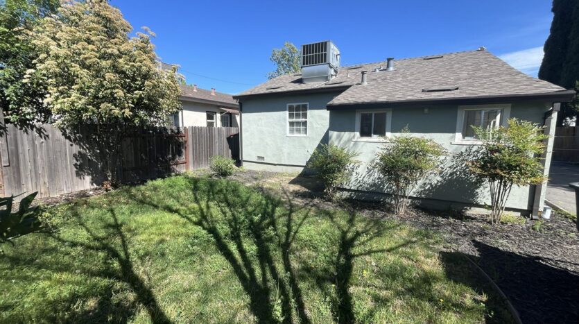2569 - 2571 Erickson Street - Sacramento - California - 2 bed, 1 bath rental property