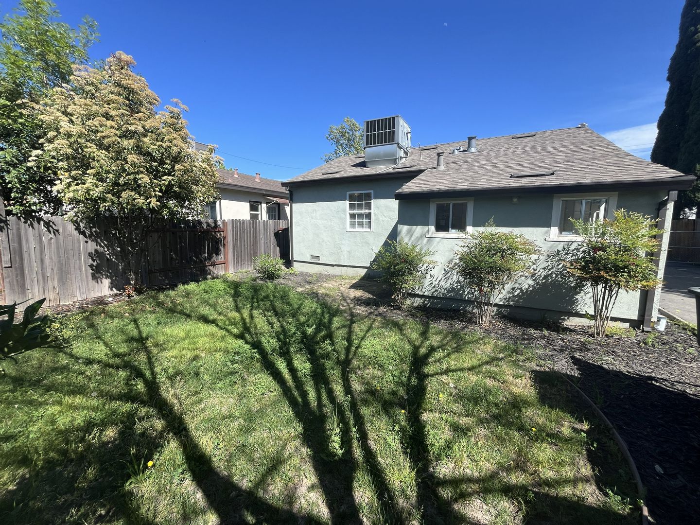 2569 - 2571 Erickson Street - Sacramento - California - 2 bed, 1 bath rental property