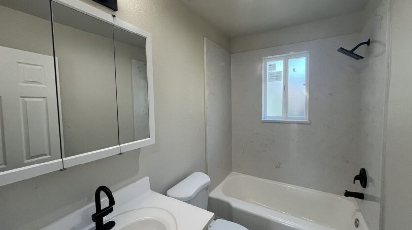 2569 - 2571 Erickson Street - Sacramento - California - 2 bed, 1 bath rental property
