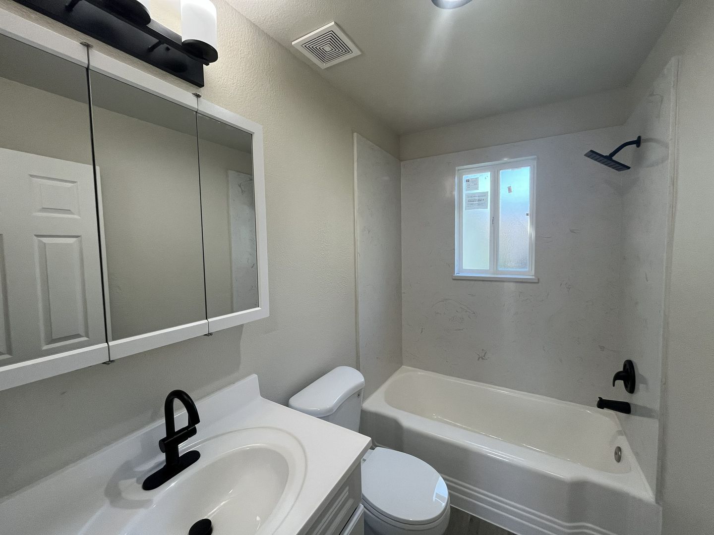 2569 - 2571 Erickson Street - Sacramento - California - 2 bed, 1 bath rental property