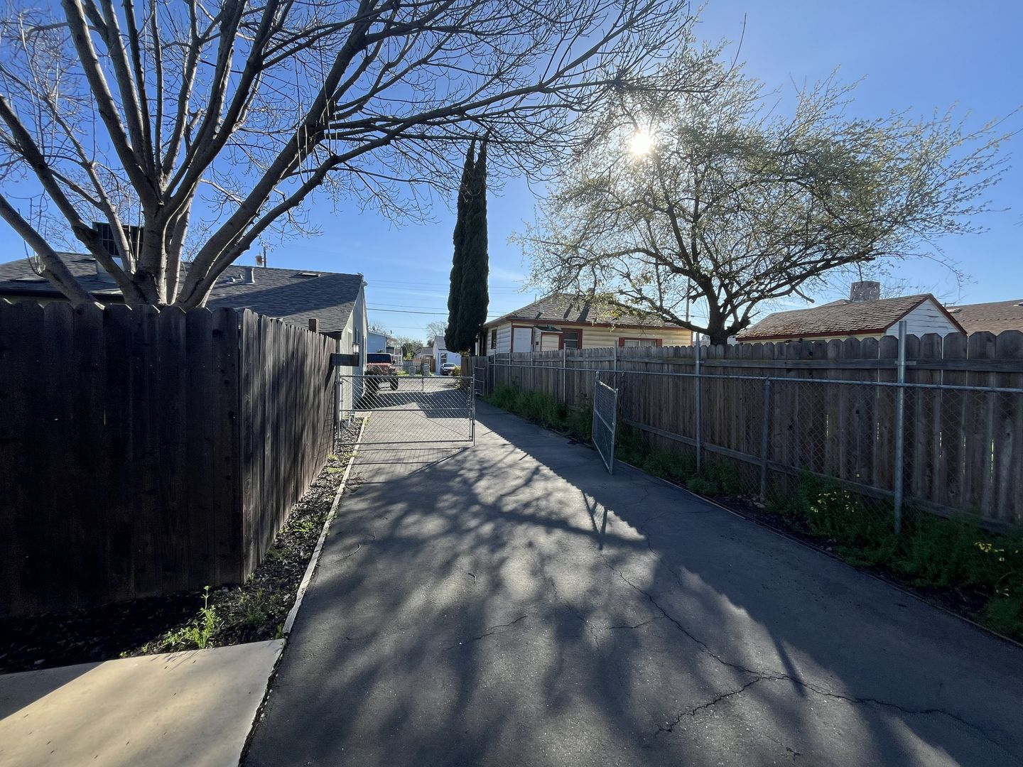 2569 - 2571 Erickson Street - Sacramento - California - 2 bed, 1 bath rental property