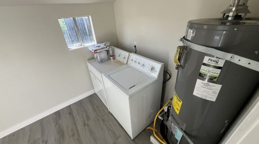 2569 - 2571 Erickson Street - Sacramento - California - 2 bed, 1 bath rental property