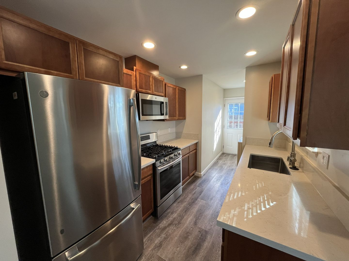 2569 - 2571 Erickson Street - Sacramento - California - 2 bed, 1 bath rental property