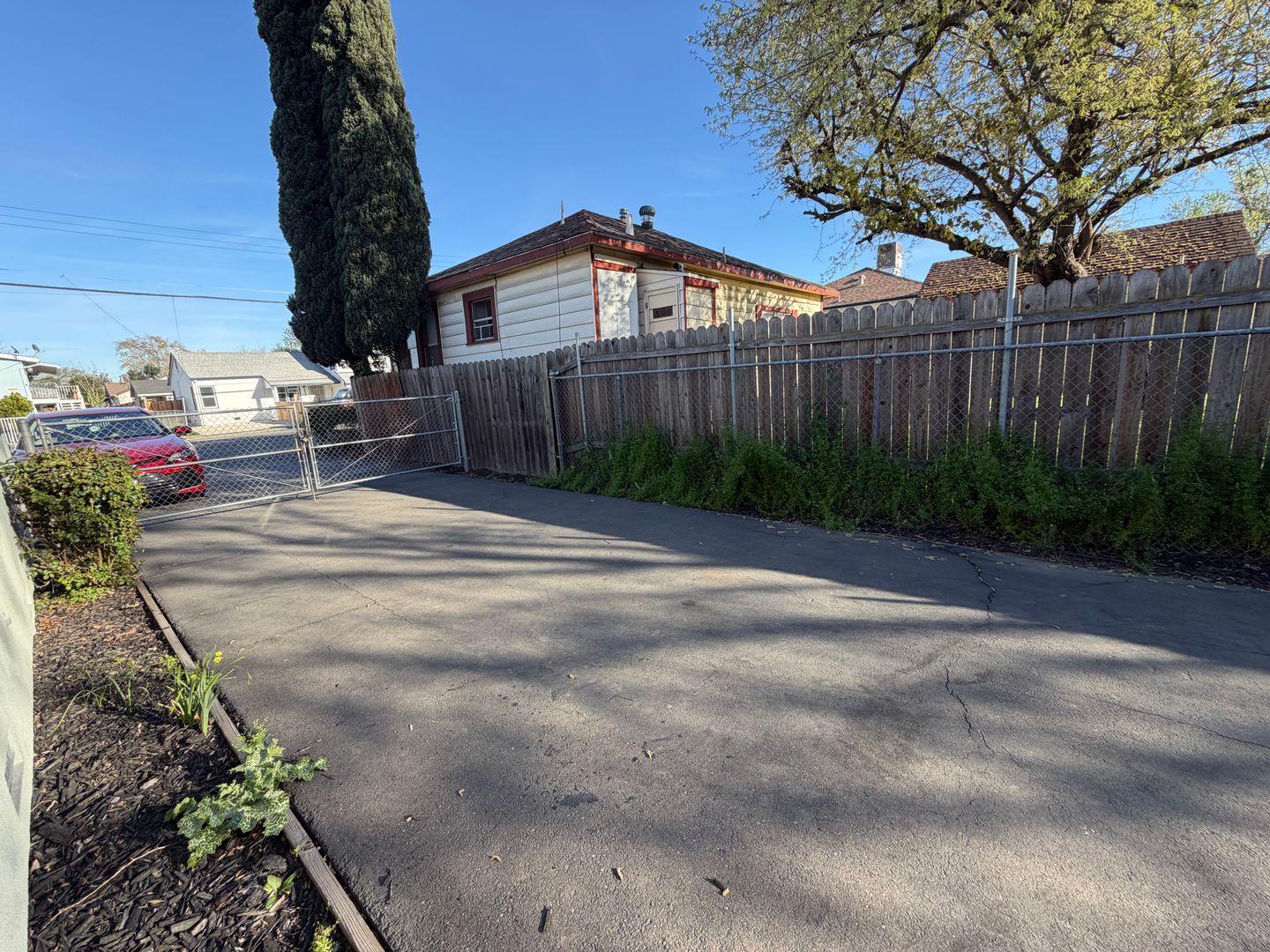 2569 - 2571 Erickson Street - Sacramento - California - 2 bed, 1 bath rental property