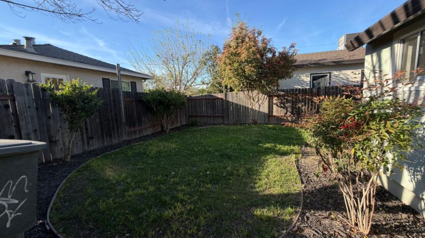2569 - 2571 Erickson Street - Sacramento - California - 2 bed, 1 bath rental property
