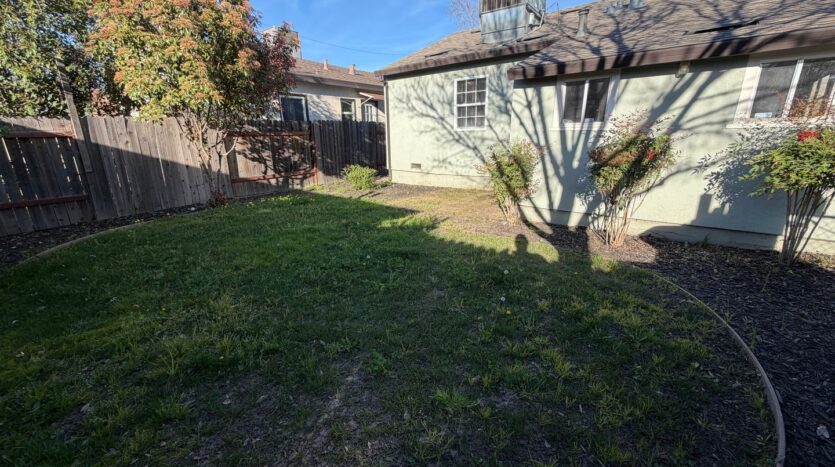2569 - 2571 Erickson Street - Sacramento - California - 2 bed, 1 bath rental property