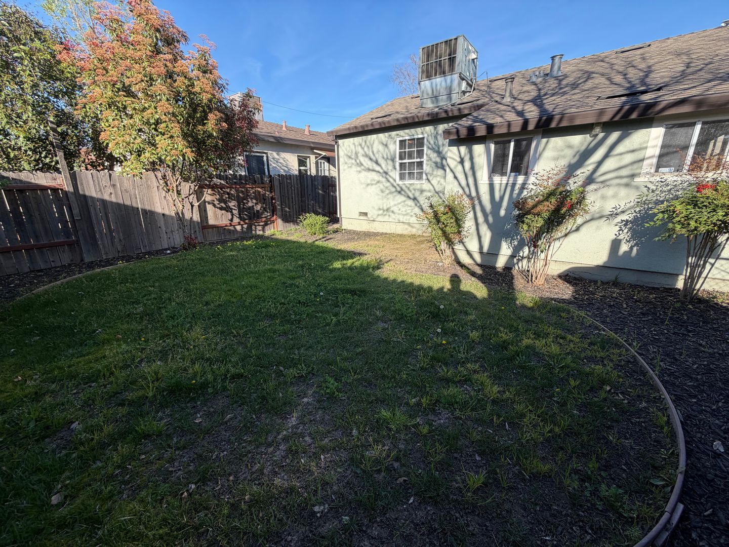 2569 - 2571 Erickson Street - Sacramento - California - 2 bed, 1 bath rental property