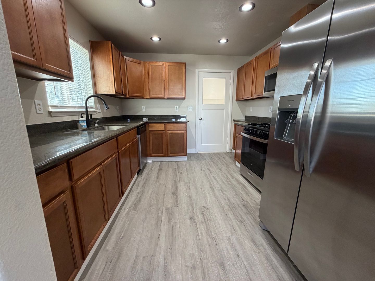 2569 - 2571 Erickson Street - Sacramento - California - 2 bed, 1 bath rental property