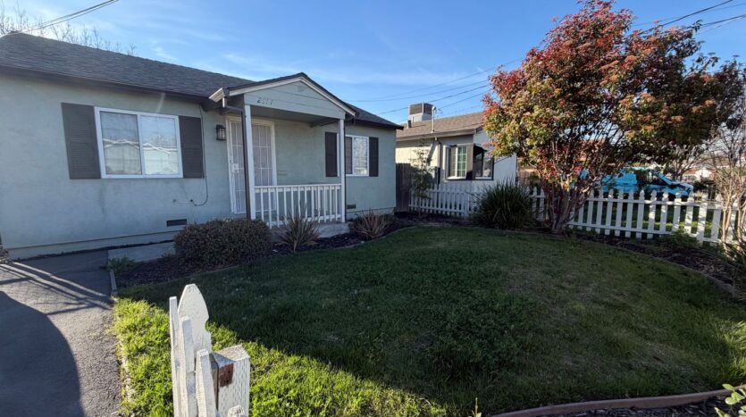 2569 - 2571 Erickson Street - Sacramento - California - 2 bed, 1 bath rental property