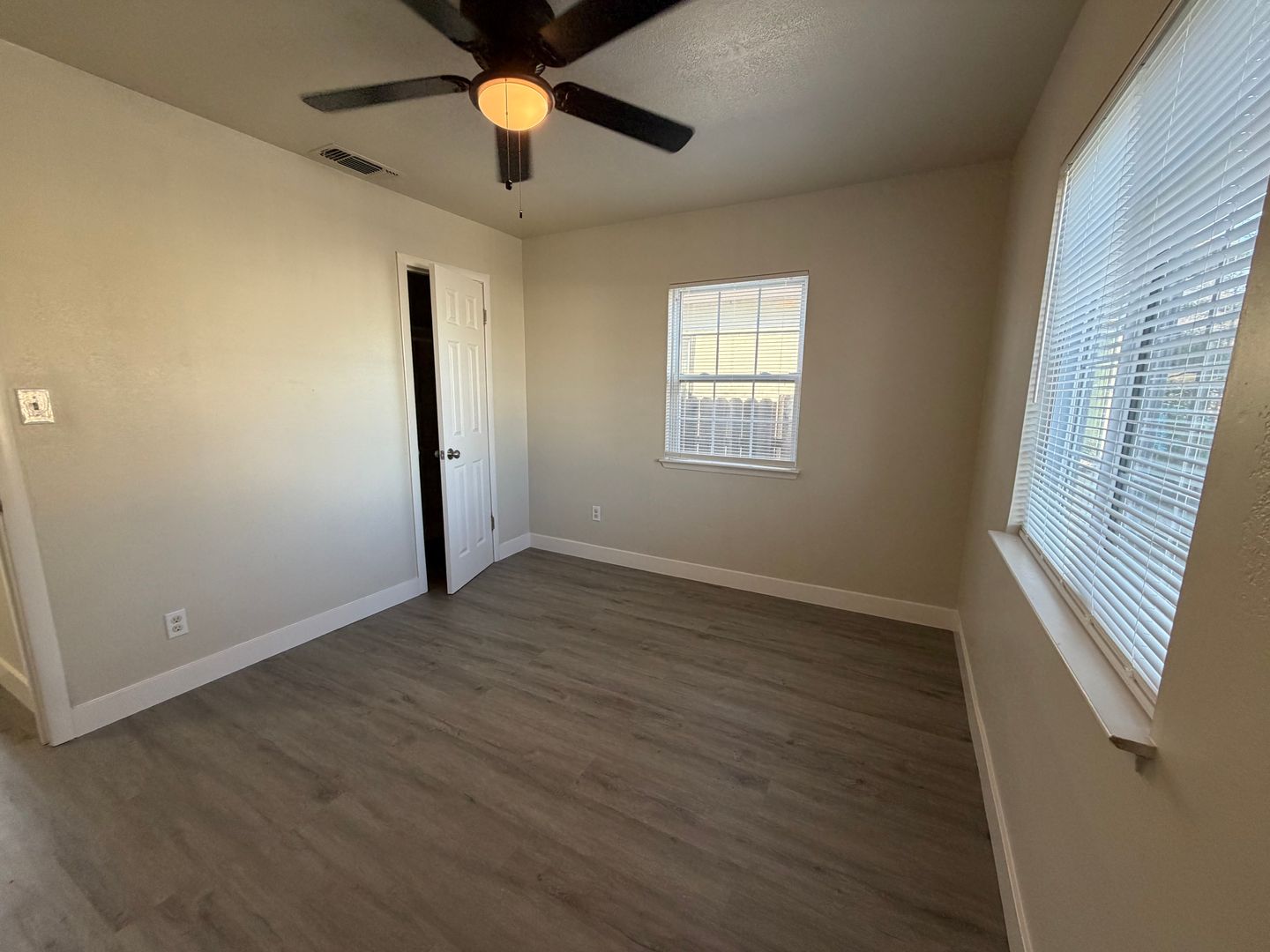 2569 - 2571 Erickson Street - Sacramento - California - 2 bed, 1 bath rental property