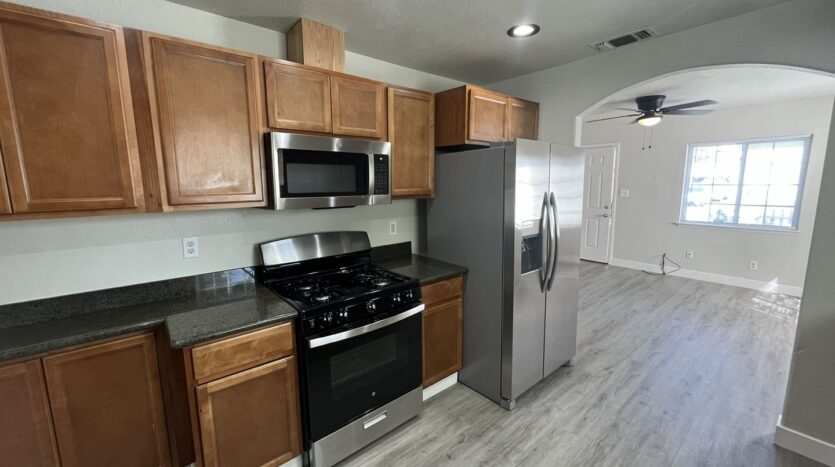 2569 - 2571 Erickson Street - Sacramento - California - 2 bed, 1 bath rental property