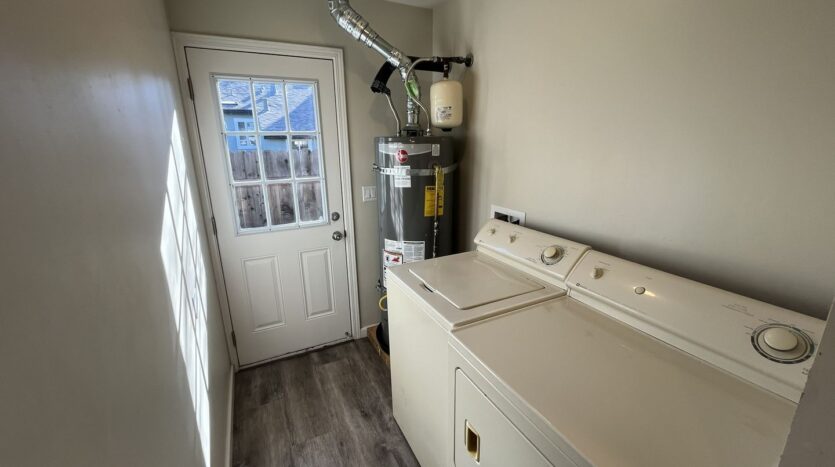 2569 - 2571 Erickson Street - Sacramento - California - 2 bed, 1 bath rental property