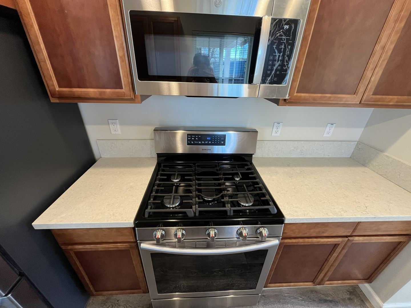 2569 - 2571 Erickson Street - Sacramento - California - 2 bed, 1 bath rental property