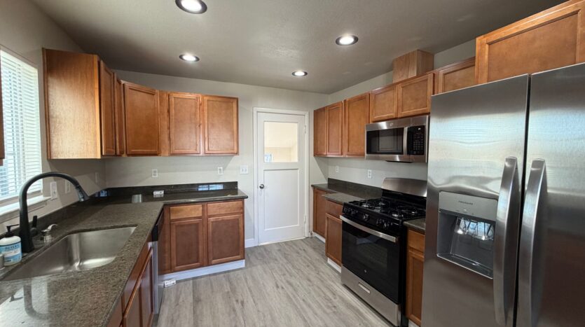 2569 - 2571 Erickson Street - Sacramento - California - 2 bed, 1 bath rental property