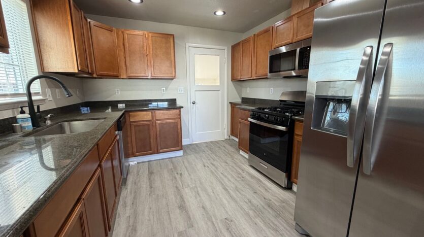 2569 - 2571 Erickson Street - Sacramento - California - 2 bed, 1 bath rental property