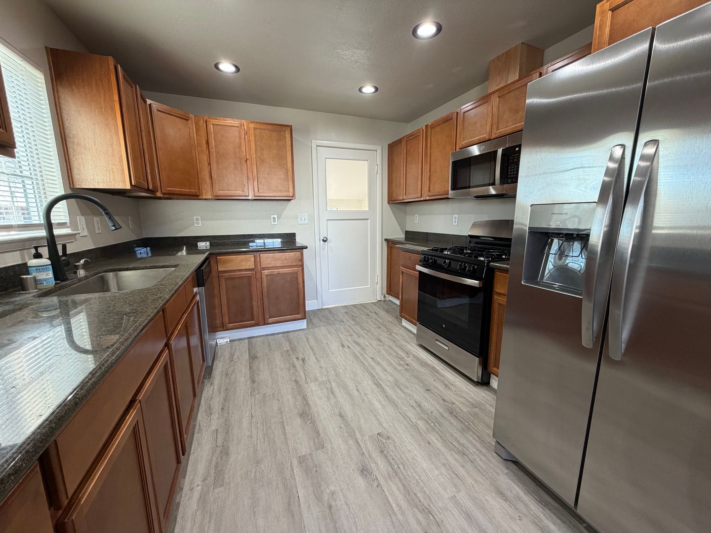 2569 - 2571 Erickson Street - Sacramento - California - 2 bed, 1 bath rental property