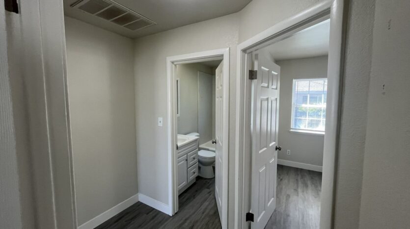 2569 - 2571 Erickson Street - Sacramento - California - 2 bed, 1 bath rental property